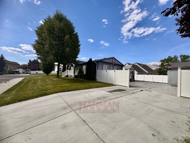 Building Photo - 863 Artesian Road