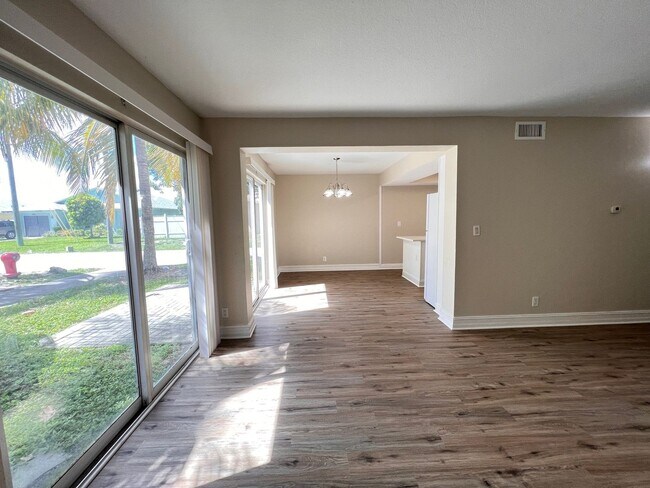 Foto del edificio - Spacious End-Unit Townhouse in Boynton Beach