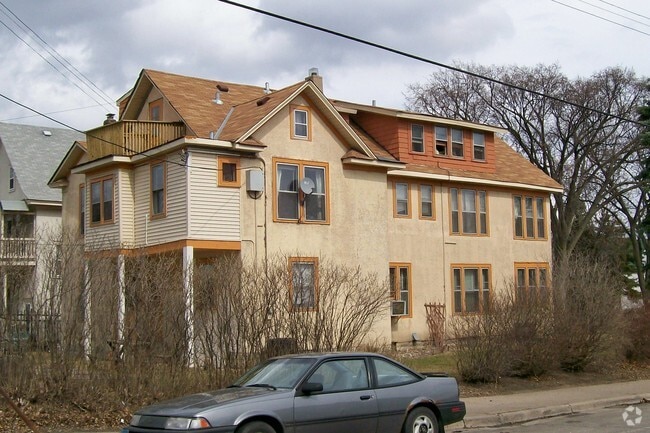 Building Photo - 3048 12th Ave S