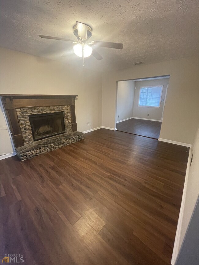Building Photo - 255 Canterbury Dr