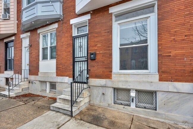 Foto del edificio - Beautifully Renovated 3 Bedroom 2.5 Bathroom Rental with study in McElderry Park VOUCHER Holders ...