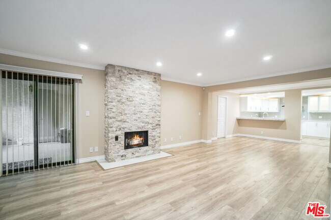 Building Photo - 15233 Magnolia Blvd