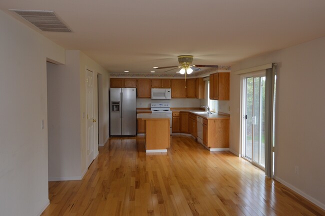 Building Photo - Beautiful NE Tacoma Home.
