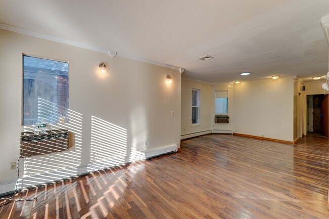 Foto del edificio - 26 Lynwood Pl