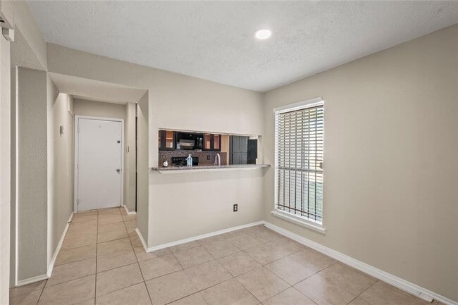 Building Photo - 6701 Sands Point Dr