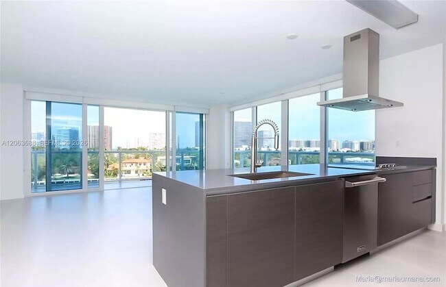 Foto del edificio - 9821 E Bay Harbor Dr