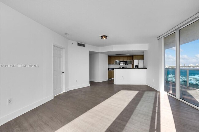 Foto del edificio - 1881 79th Street Causeway