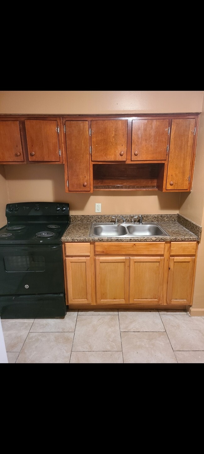 Photo - 1196 W 30th St House