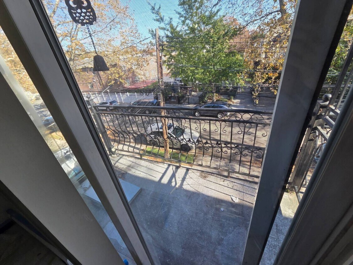 Primary Photo - 40-14 194th St