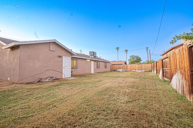 Building Photo - House for Rent