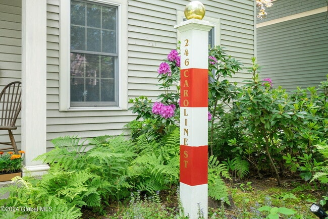 Foto del edificio - 246 Caroline St