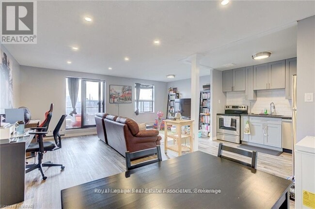 Photo du bâtiment - 1100 Courtland Ave E