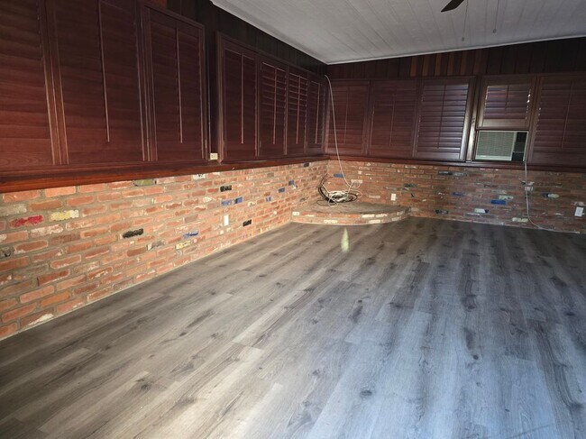 Building Photo - 706 W Orangethorpe Ave