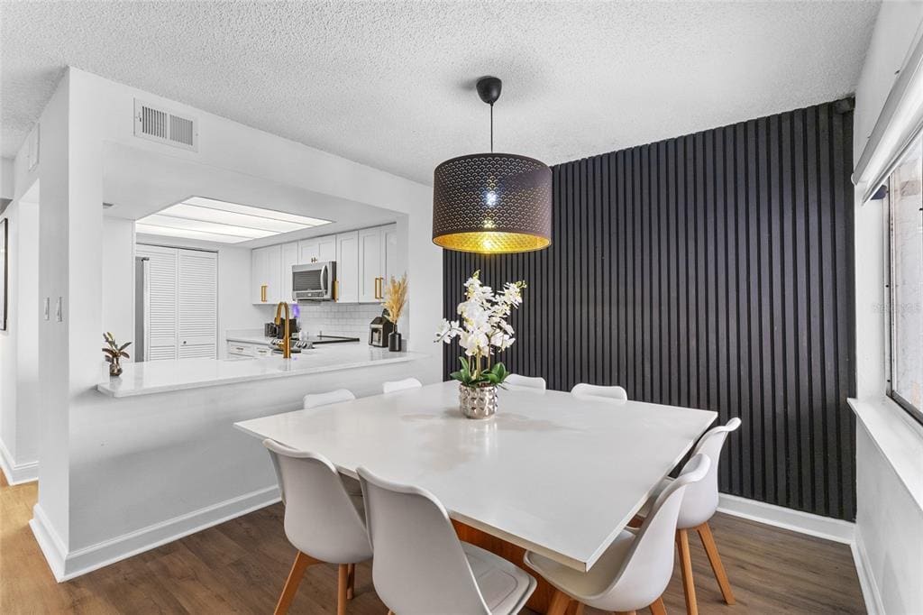 Foto del edificio - 2485 Lakeway Branch Dr