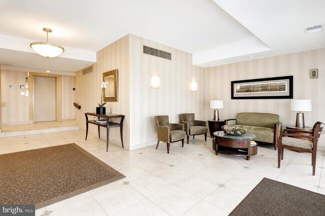 Foto del edificio - 4800 Chevy Chase Dr