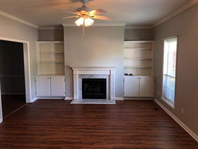 Building Photo - 704 Calloway Ct