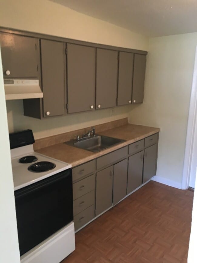 Building Photo - 2 bedroom Duplex