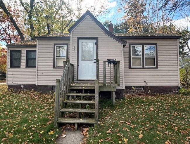 Building Photo - Click the “Apply Now” button or email wapmrentals@gmail.com for a prompt response.