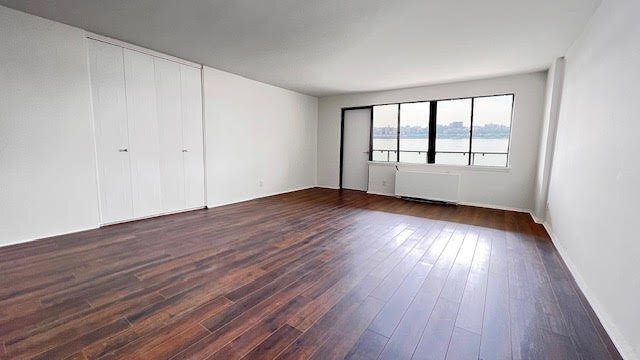 Foto del edificio - 1203 River Road Apt #8F, Edgewater, NJ 070...