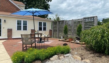 Building Photo - 1573 Thomas Ln