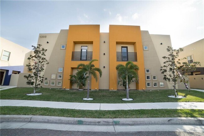 Building Photo - 1208 E Camellia Ave