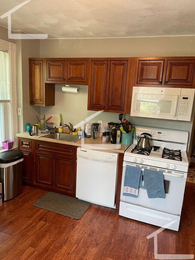 Foto del edificio - Charming 4-Bedroom Home-No Broker Fee