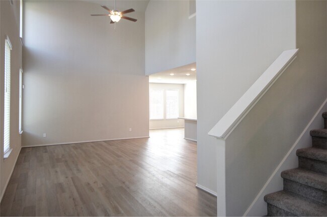 Foto del edificio - 523 Timber Voyage Ct