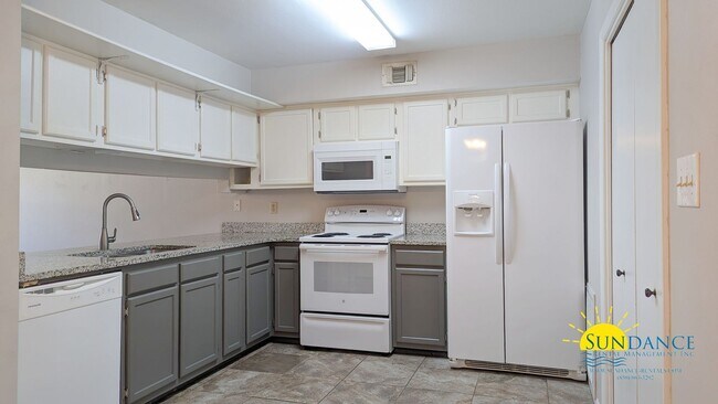Building Photo - Nice 2 Bedroom Townhouse in Fort Walton