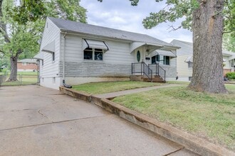 Building Photo - 9541 Theodosia Ave