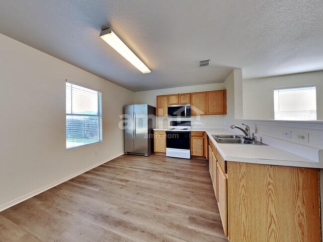 Building Photo - 812 Poncho Ln