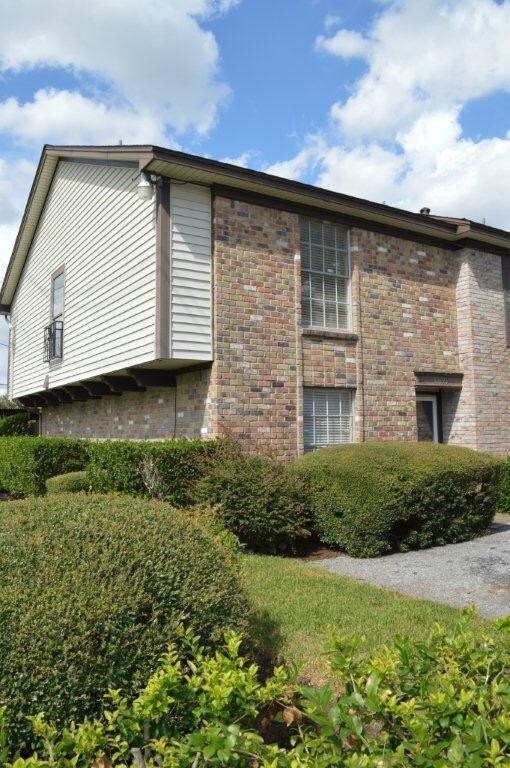 10696 Hazelhurst Dr, Houston, TX 77043 Condo for Rent in Houston, TX