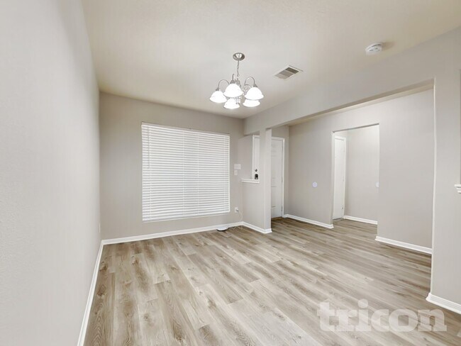 Building Photo - 3347 Apple Dale Dr