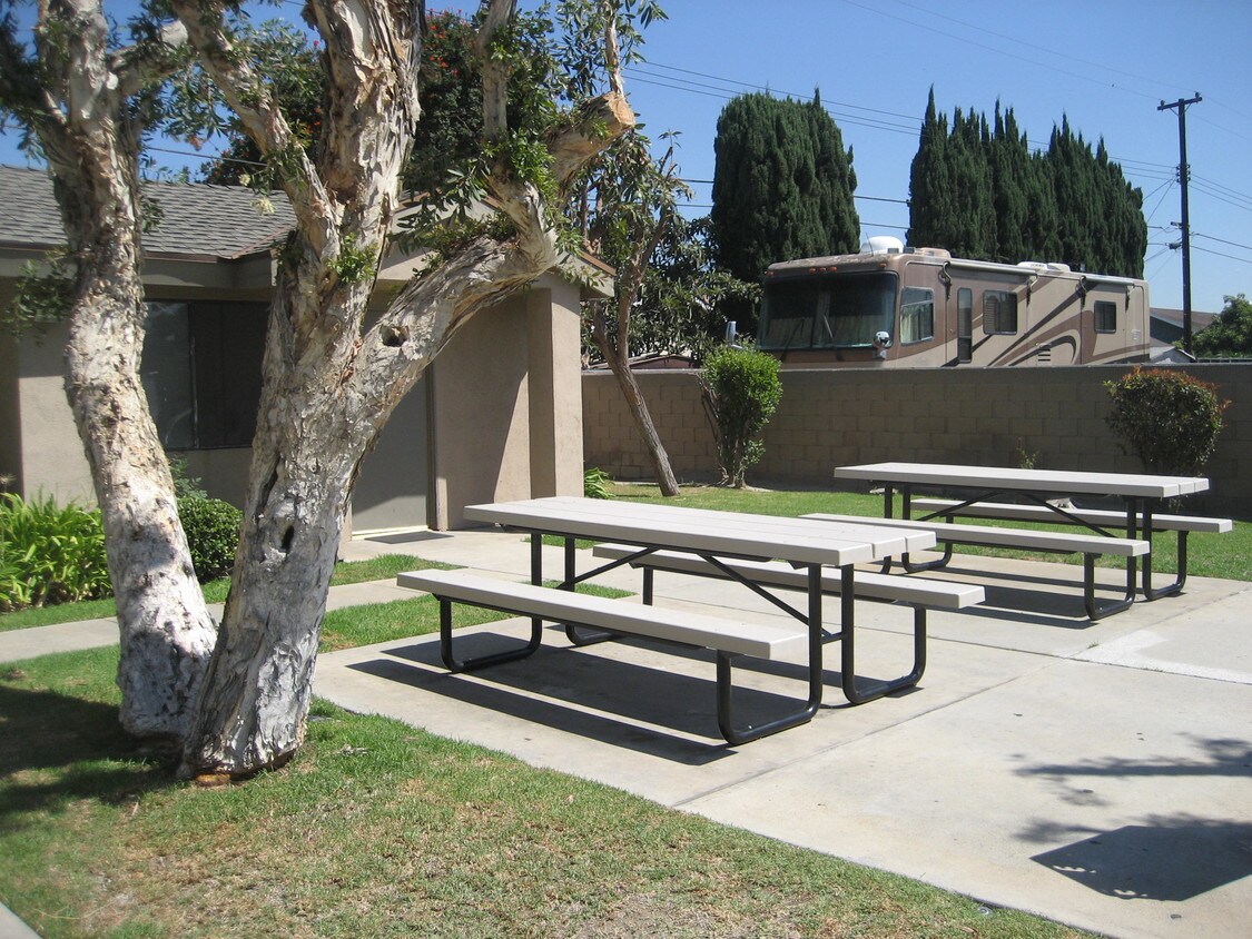 Primary Photo - 11655 Trask Ave