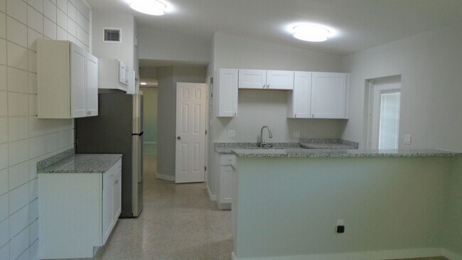 Foto del edificio - Charming Duplex nestled in the Heart of Wi...