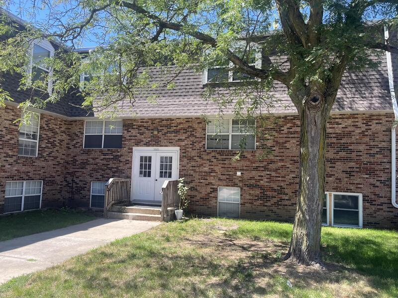 Primary Photo - 1460 Meadowview Dr