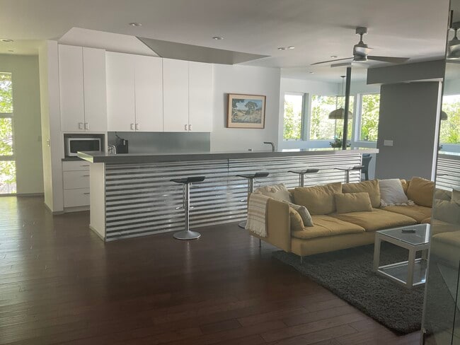 Great room - 300 20th St