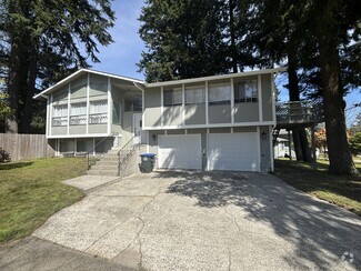 Building Photo - 2208 NE Ridgewood Dr