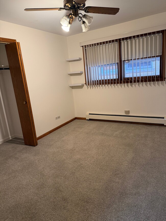 Foto del edificio - 6614 W Devon Ave