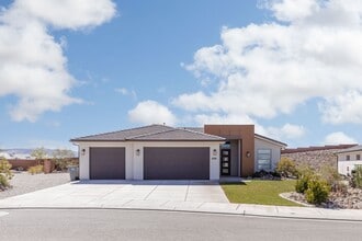 Building Photo - 6118 S Salix Wy