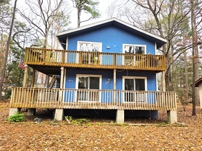 Building Photo - 13 Sailors Way