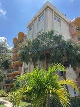 Building Photo - 9350 Fontainebleau Blvd