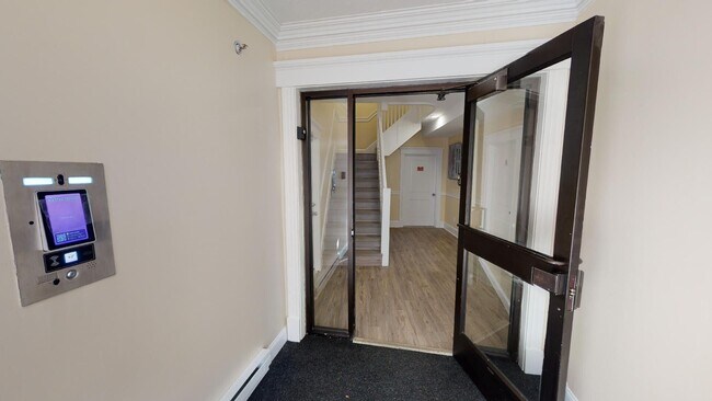 Building Photo - Available now - No broker fee - Brighton 2...