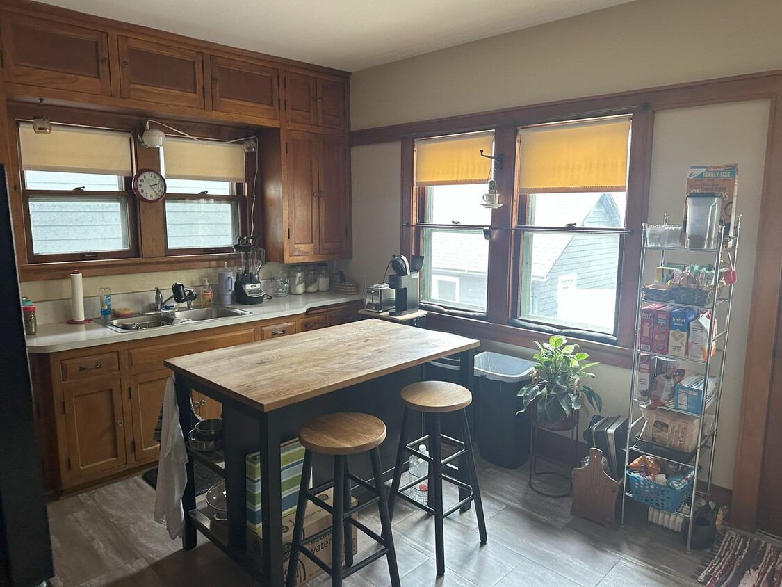 Foto principal - 2571-2573-2573 S Howell Ave