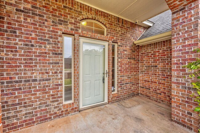 Building Photo - Beautiful 4 bedroom, 2 bath in North OKC