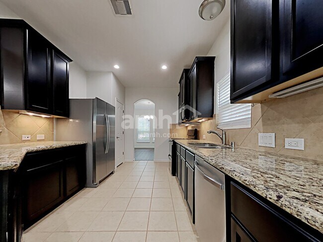 Foto del edificio - 2213 Oak Cir Dr N