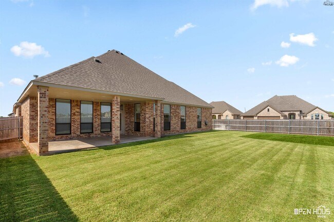 Foto del edificio - 5682 Blackstone Dr