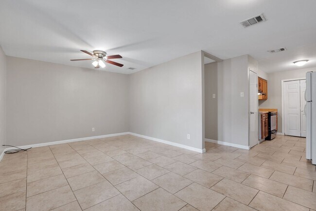 Building Photo - 310 E Hutchins Pl