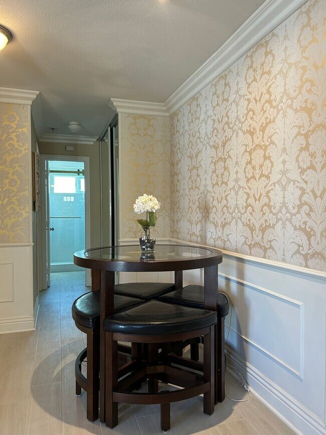 Foto del edificio - Fully Furnished Coastal Condo