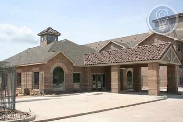 Primary Photo - 701 S Friendswood Dr