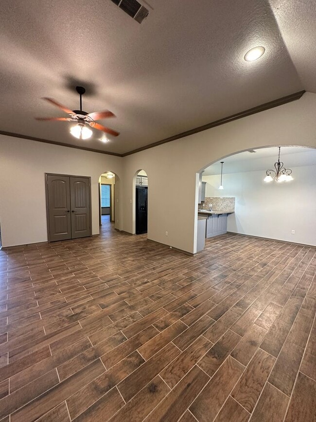 Foto del edificio - $2,200.00 Move-in-Special